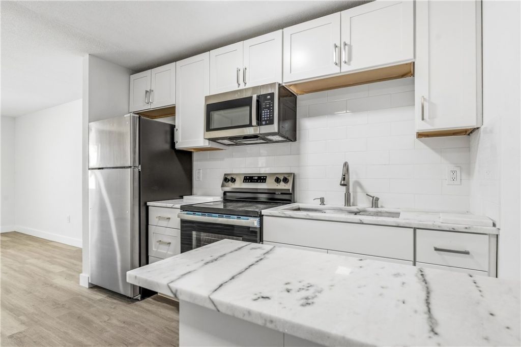 662 Granada Street, Hutchinson Island, FL 34949 Photo
