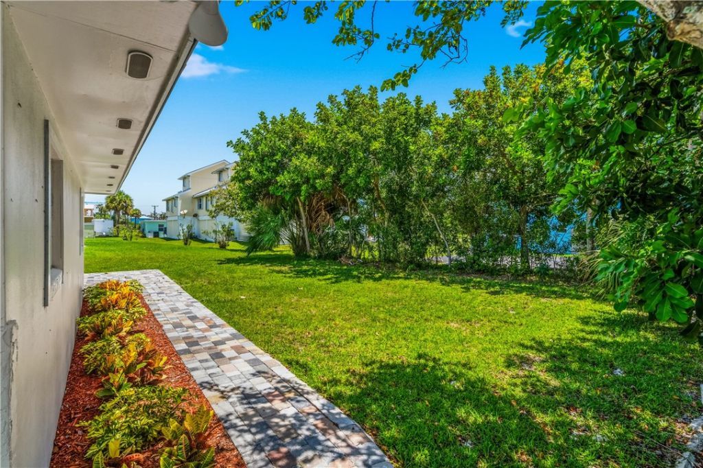 662 Granada Street, Hutchinson Island, FL 34949 Photo