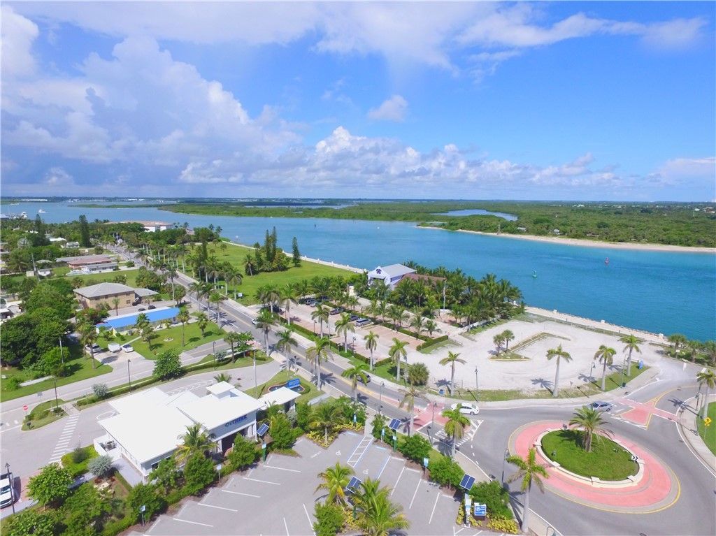 662 Granada Street, Hutchinson Island, FL 34949 Photo