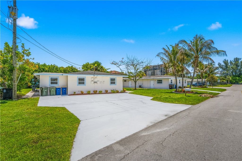 662 Granada Street, Hutchinson Island, FL 34949 Photo