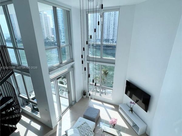 300 S Biscayne Blvd , Unit L-814, Miami, FL 33131