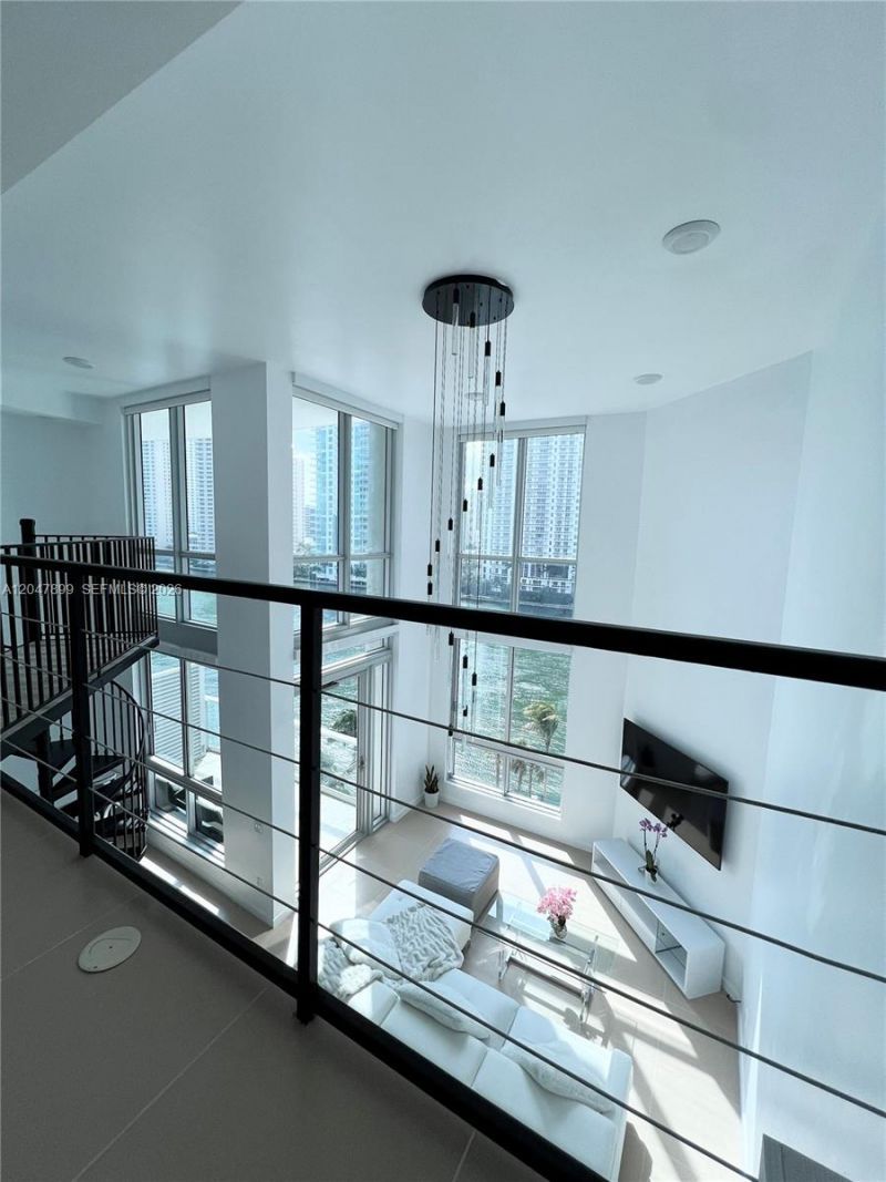 300 S Biscayne Blvd , Unit L-814, Miami, FL 33131 Photo