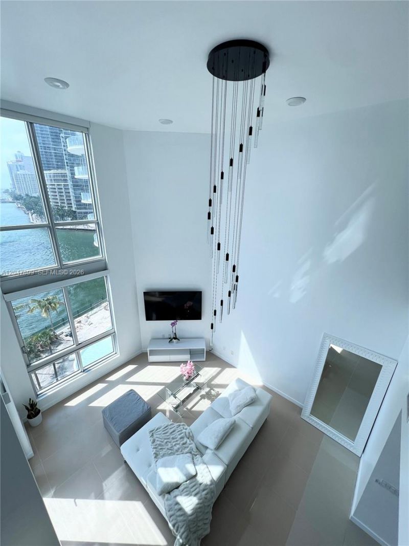 300 S Biscayne Blvd , Unit L-814, Miami, FL 33131 Photo