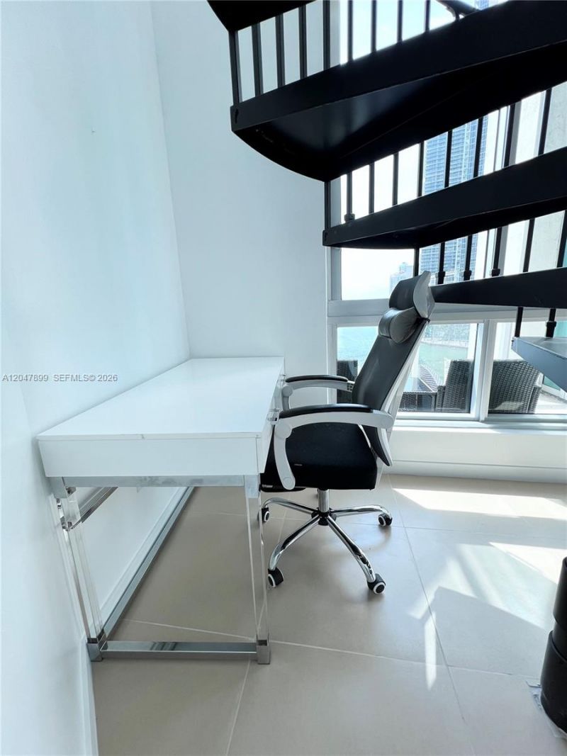 300 S Biscayne Blvd , Unit L-814, Miami, FL 33131 Photo