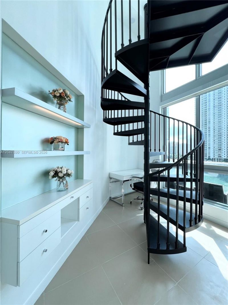 300 S Biscayne Blvd , Unit L-814, Miami, FL 33131 Photo
