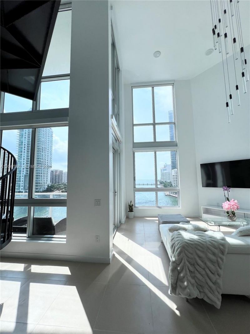 300 S Biscayne Blvd , Unit L-814, Miami, FL 33131 Photo