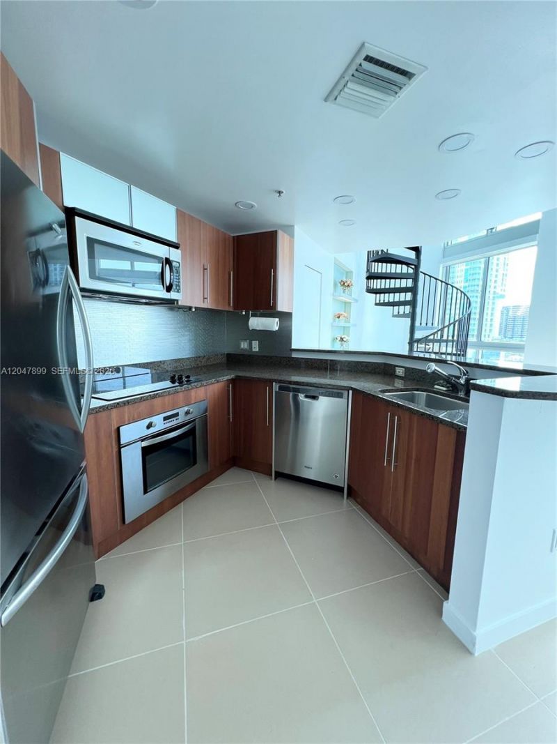 300 S Biscayne Blvd , Unit L-814, Miami, FL 33131 Photo