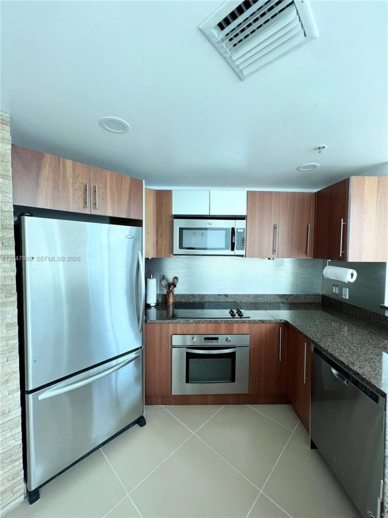 300 S Biscayne Blvd , Unit L-814, Miami, FL 33131 Photo