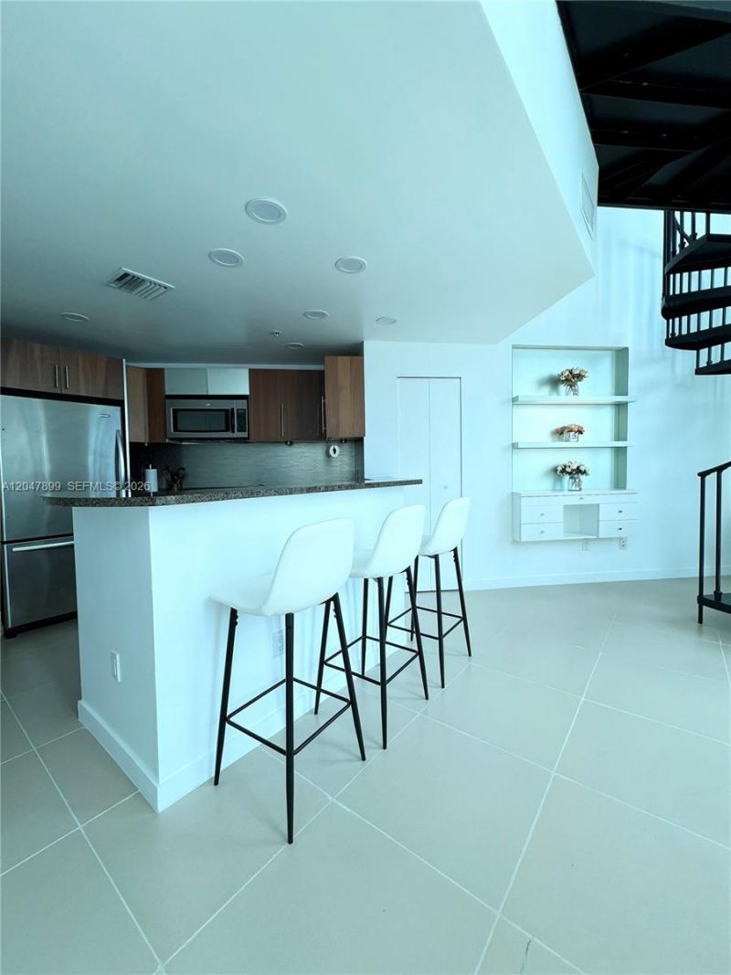 300 S Biscayne Blvd , Unit L-814, Miami, FL 33131 Photo