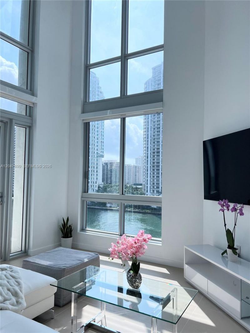 300 S Biscayne Blvd , Unit L-814, Miami, FL 33131 Photo