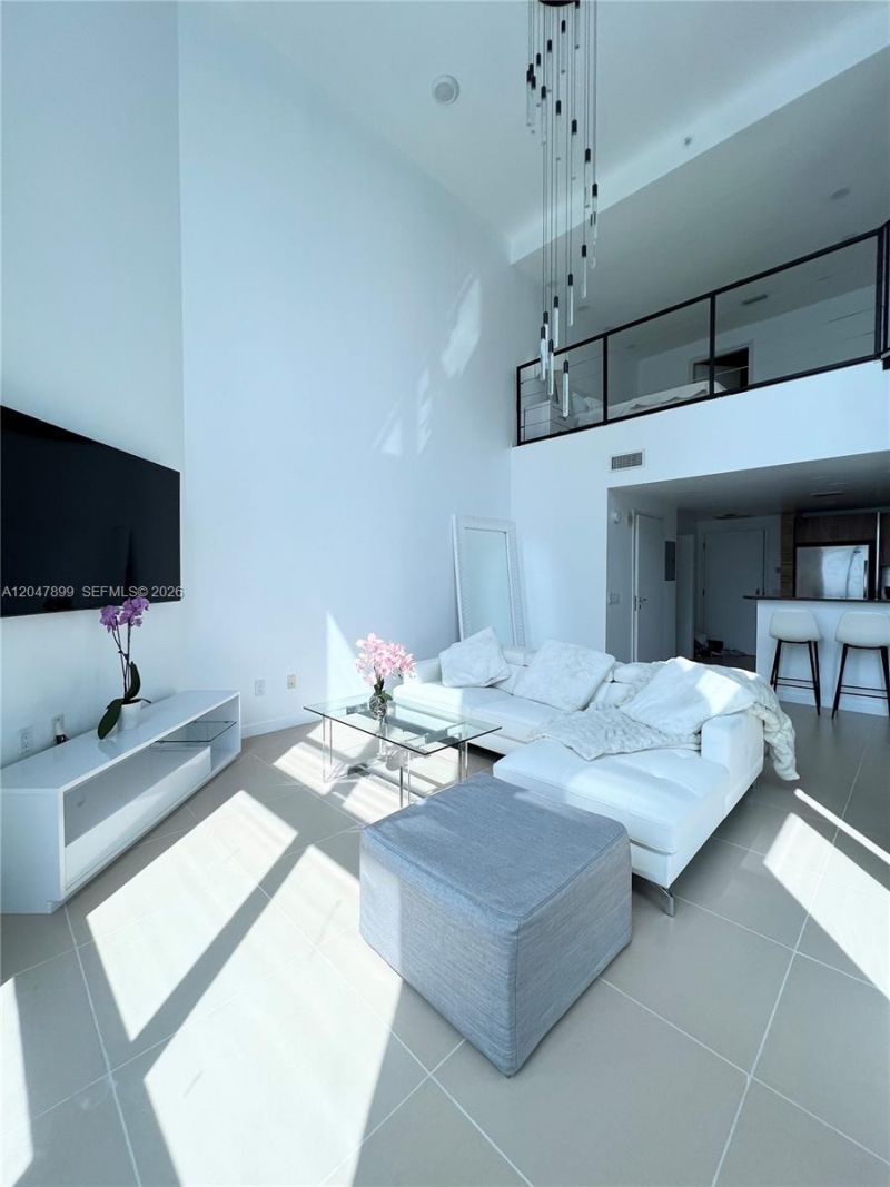 300 S Biscayne Blvd , Unit L-814, Miami, FL 33131 Photo