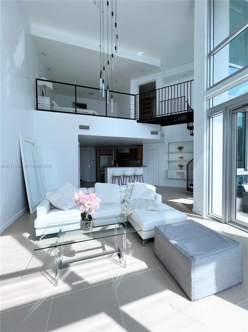 300 S Biscayne Blvd , Unit L-814, Miami, FL 33131 Photo