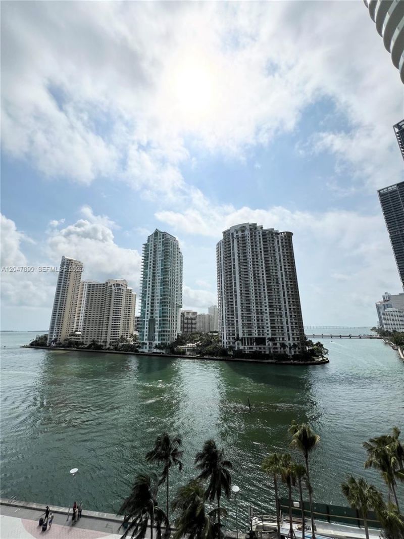300 S Biscayne Blvd , Unit L-814, Miami, FL 33131 Photo