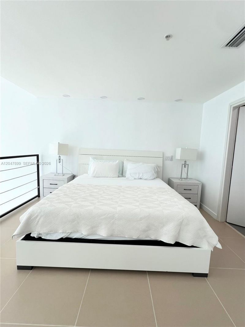 300 S Biscayne Blvd , Unit L-814, Miami, FL 33131 Photo