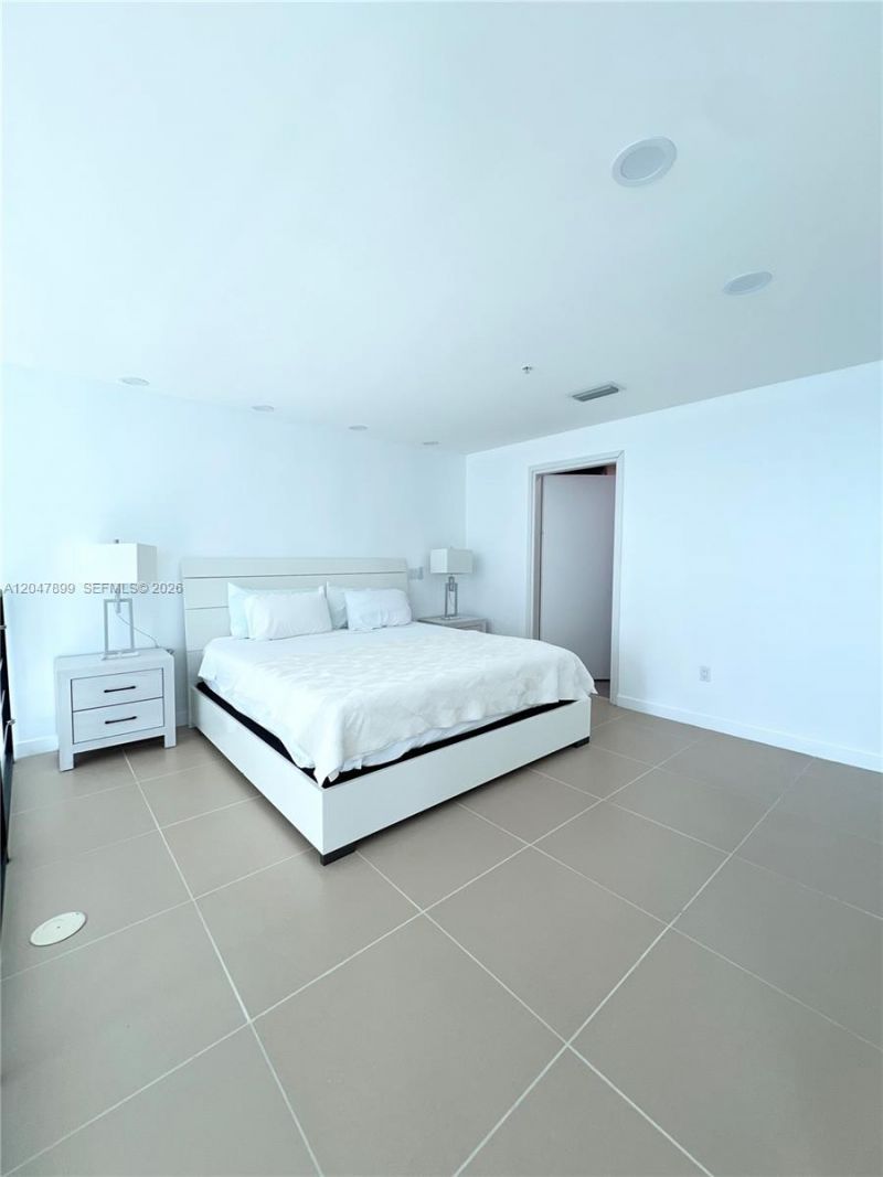 300 S Biscayne Blvd , Unit L-814, Miami, FL 33131 Photo