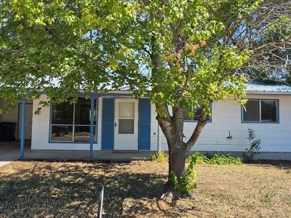 702 E Cedar St, Lamar, CO 81052