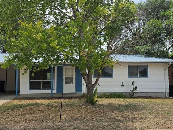 702 E Cedar St, Lamar, CO 81052