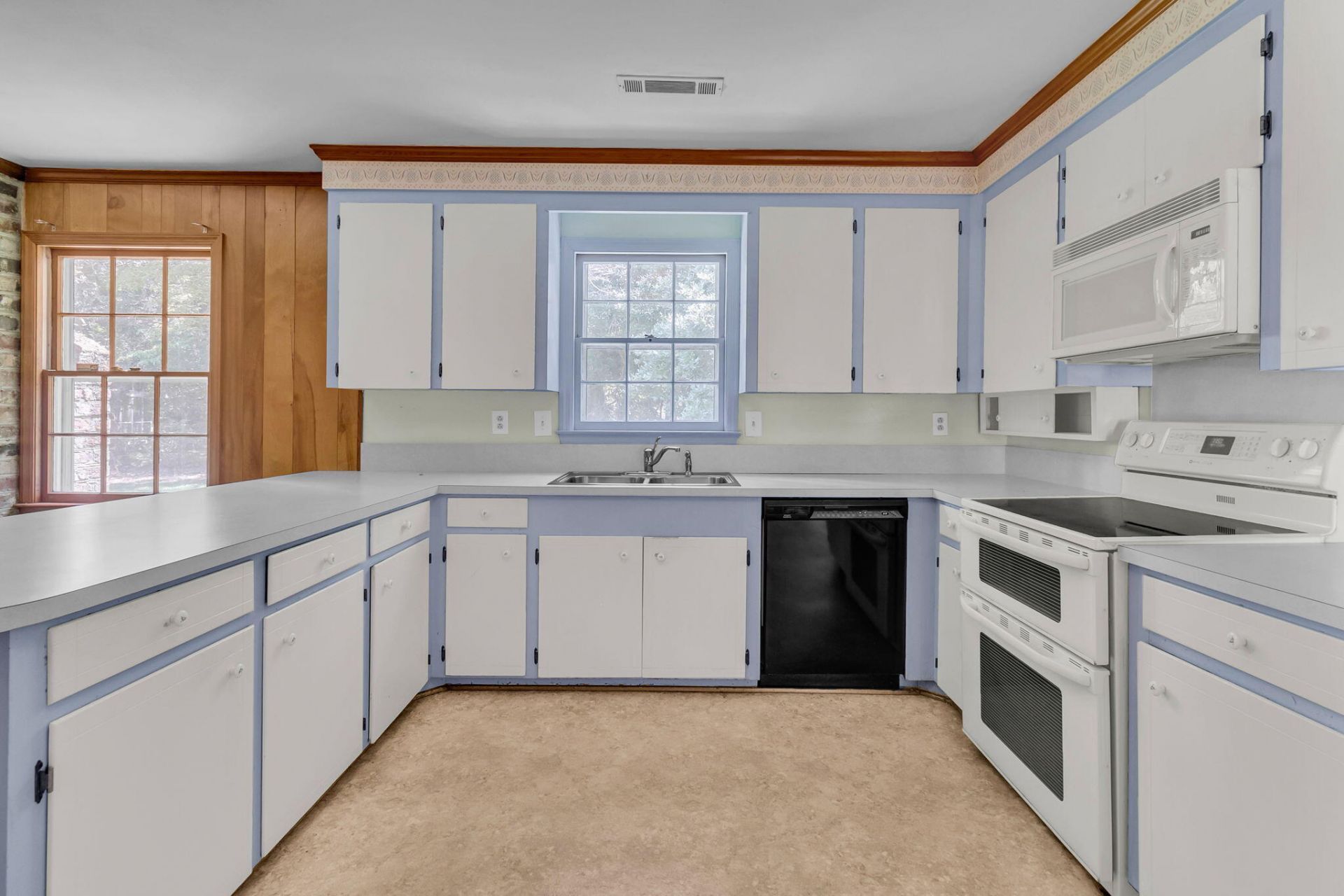 1351 Winchester Drive Photo 12