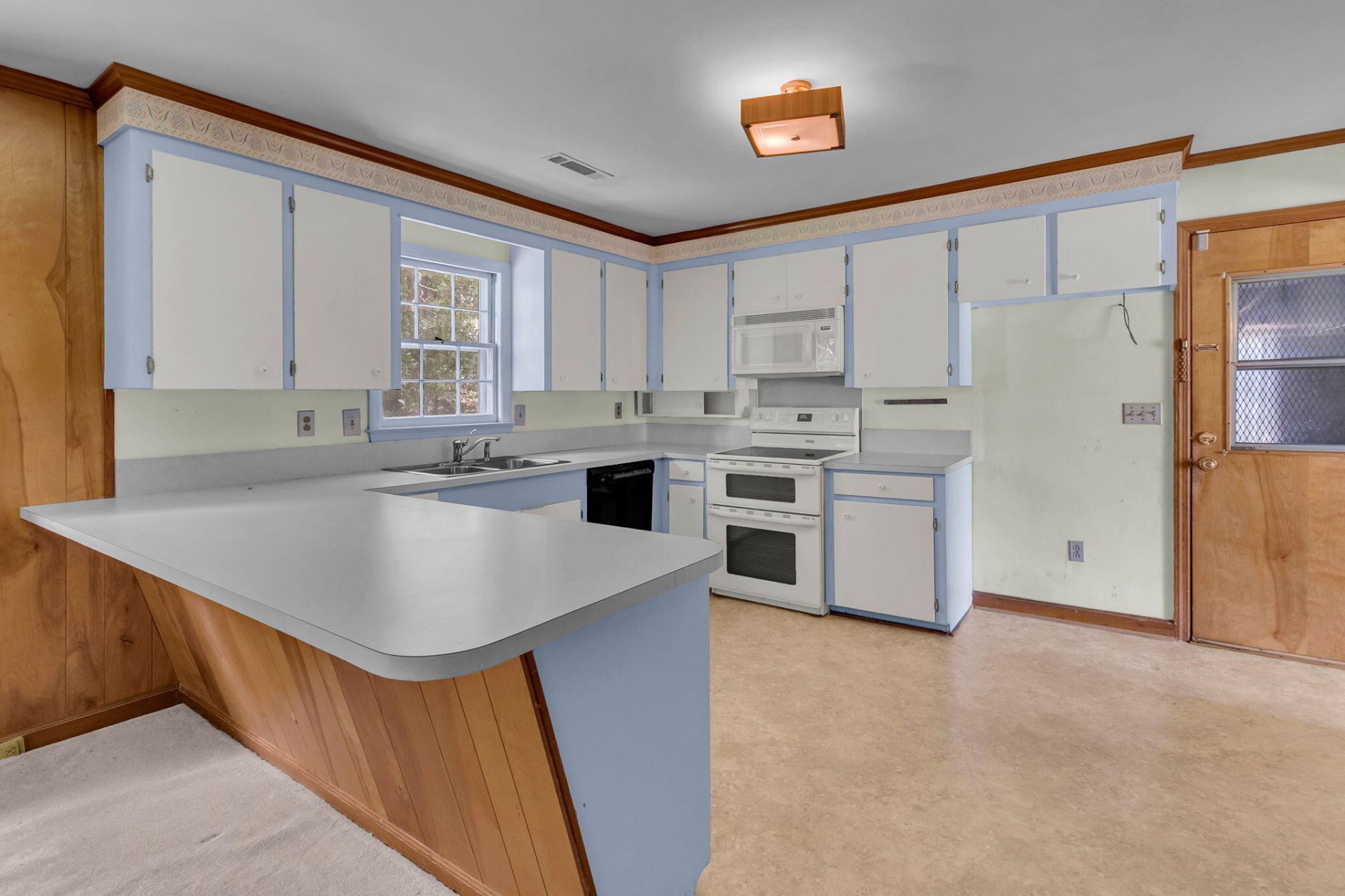 1351 Winchester Drive Photo 14