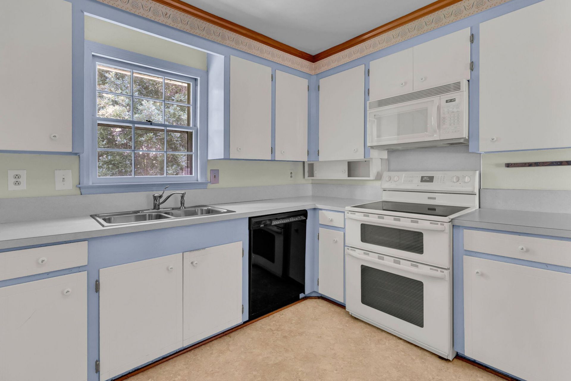 1351 Winchester Drive Photo 15