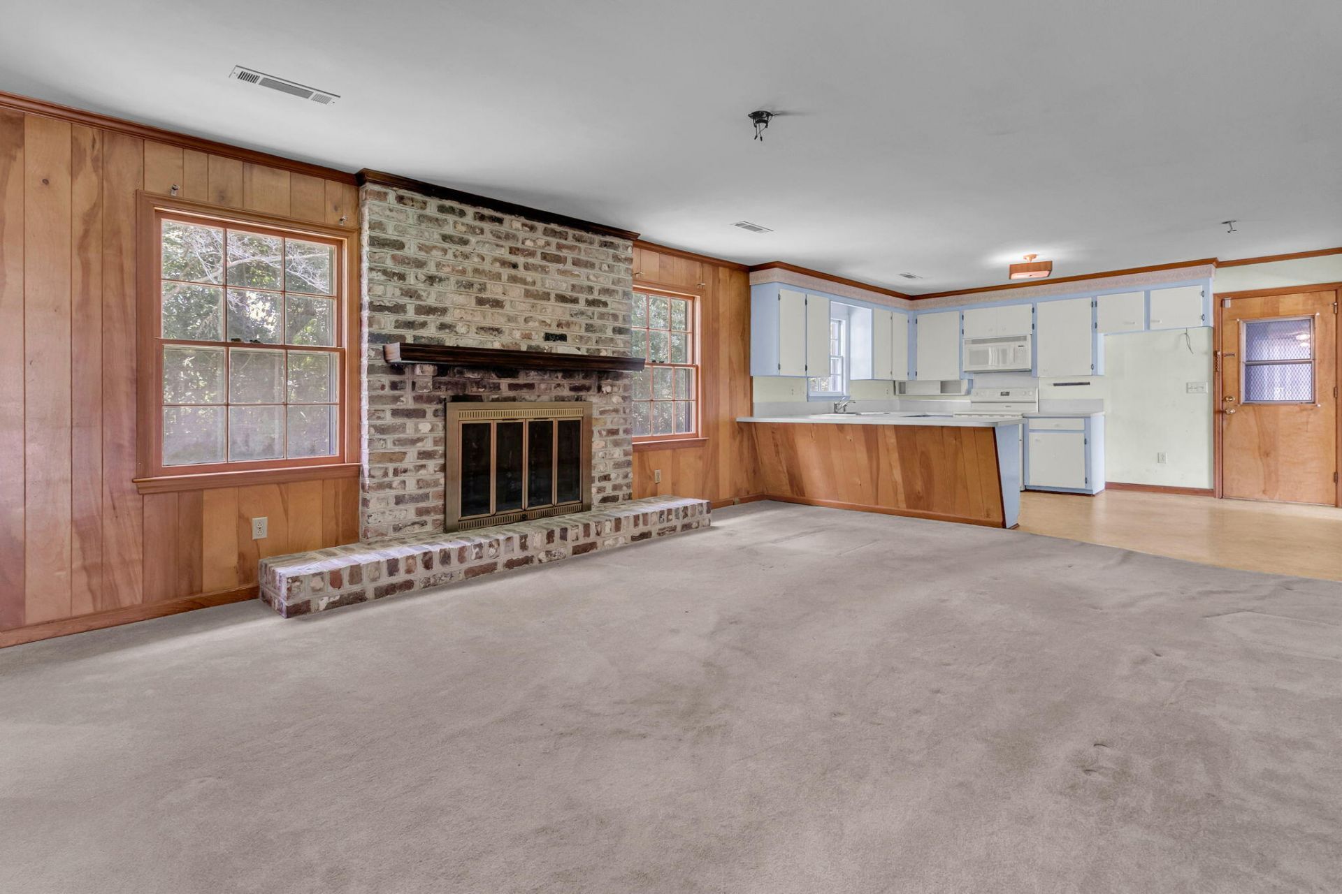1351 Winchester Drive Photo 17