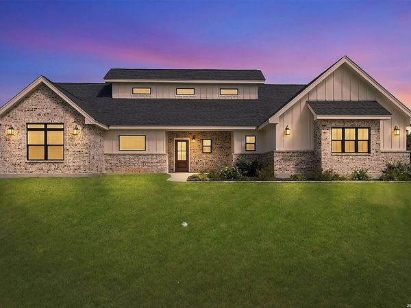 156 FIREWHEEL LOOP, Floresville, TX 78114