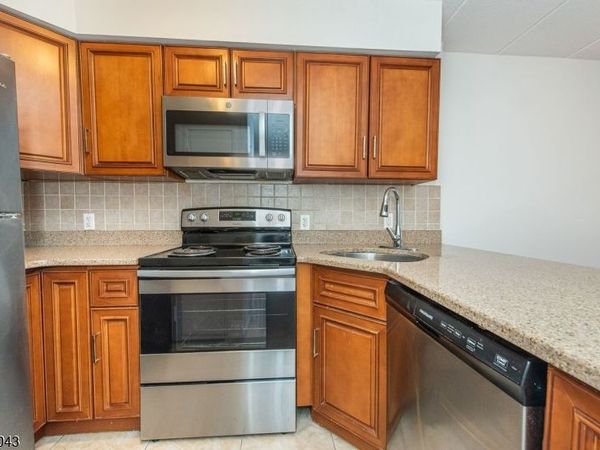 5 Linden St, Unit 3J, Hackensack, NJ 07601
