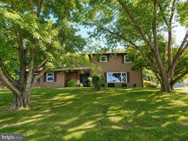 10 MEADOWBROOK DRIVE, SELINSGROVE, PA 17870