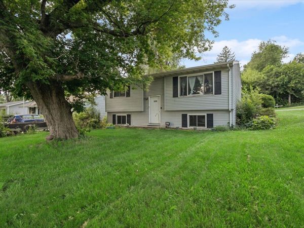 5505 Lucina Avenue , McHenry, IL 60050