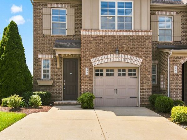 2065 Newark Ln, Thompsons Station, TN 37179