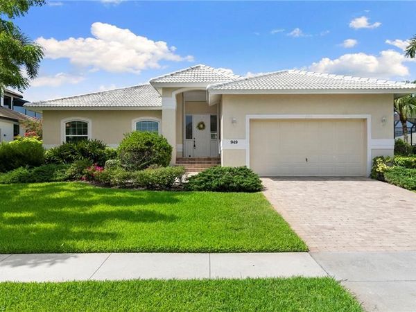 949 Spruce AVE , MARCO ISLAND, FL 34145