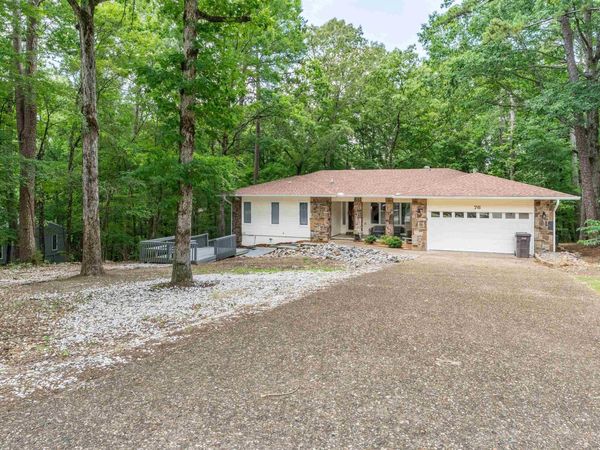 76 Malaga Way , Hot Springs Village, AR 71909