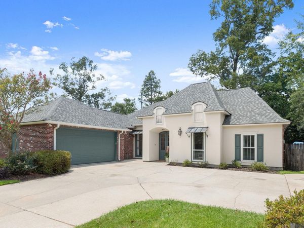 19017 Poujeaux Ave, Saint George, LA 70817