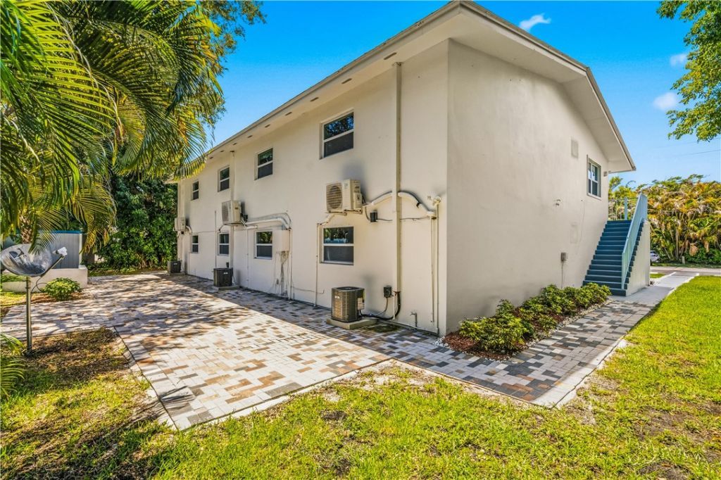 1150 Carlton Court, Hutchinson Island, FL 34949 Photo