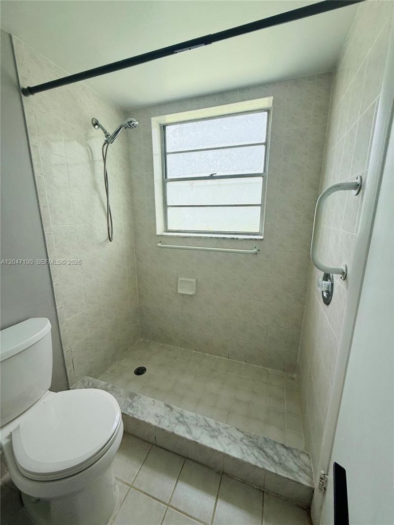 21 Windsor B , Unit b, West Palm Beach, FL 33417 Photo