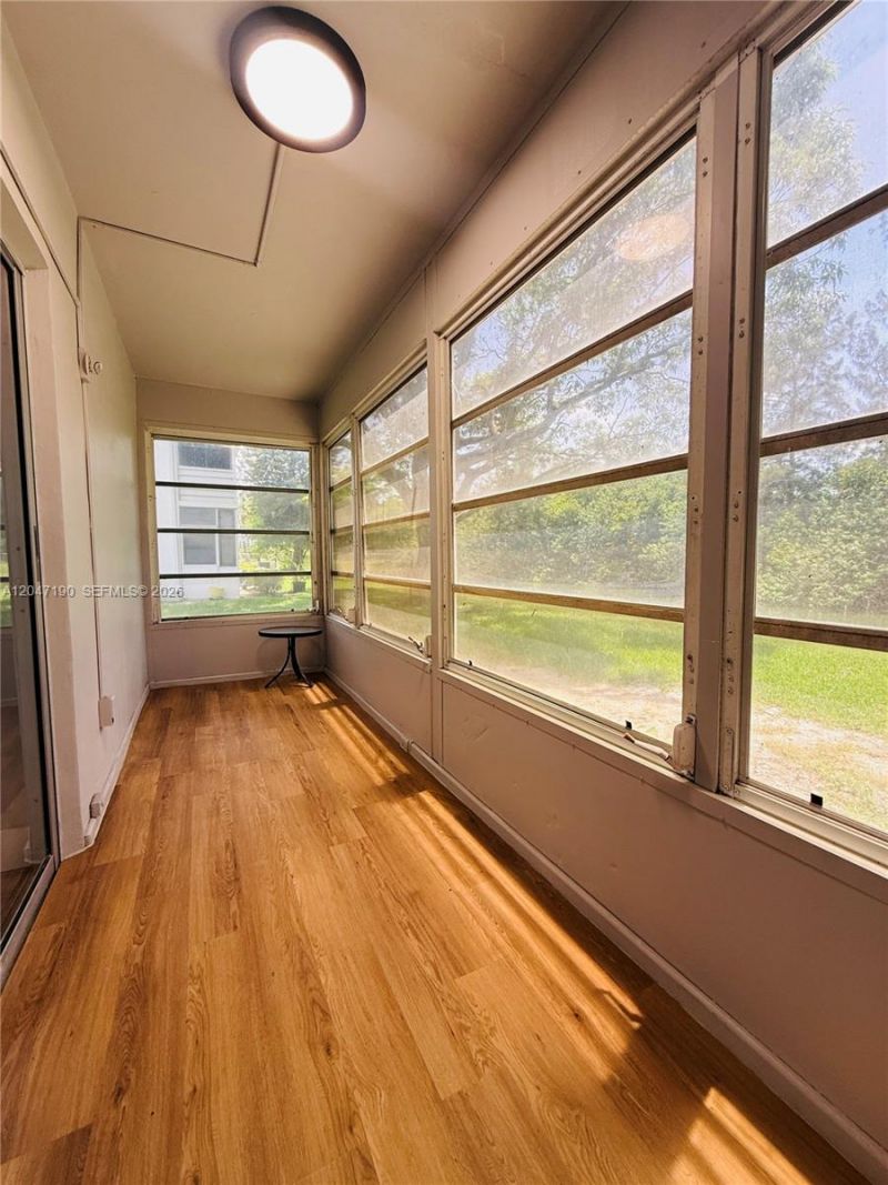 21 Windsor B , Unit b, West Palm Beach, FL 33417 Photo
