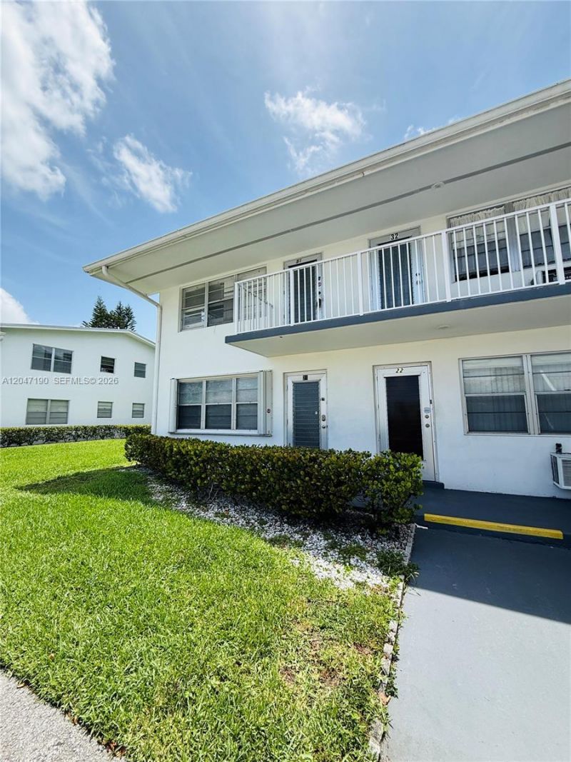 21 Windsor B , Unit b, West Palm Beach, FL 33417 Photo
