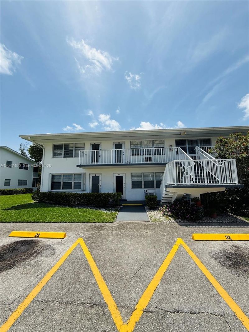 21 Windsor B , Unit b, West Palm Beach, FL 33417 Photo