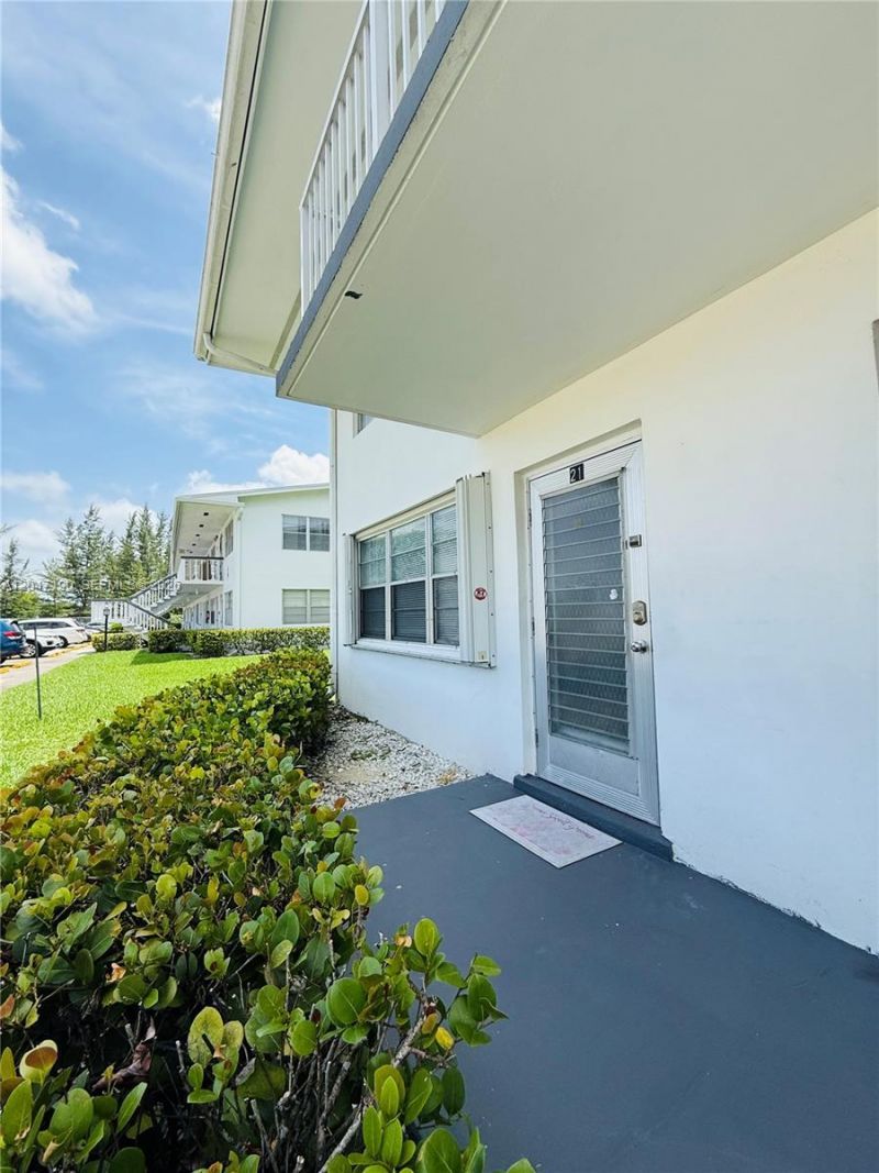 21 Windsor B , Unit b, West Palm Beach, FL 33417 Photo