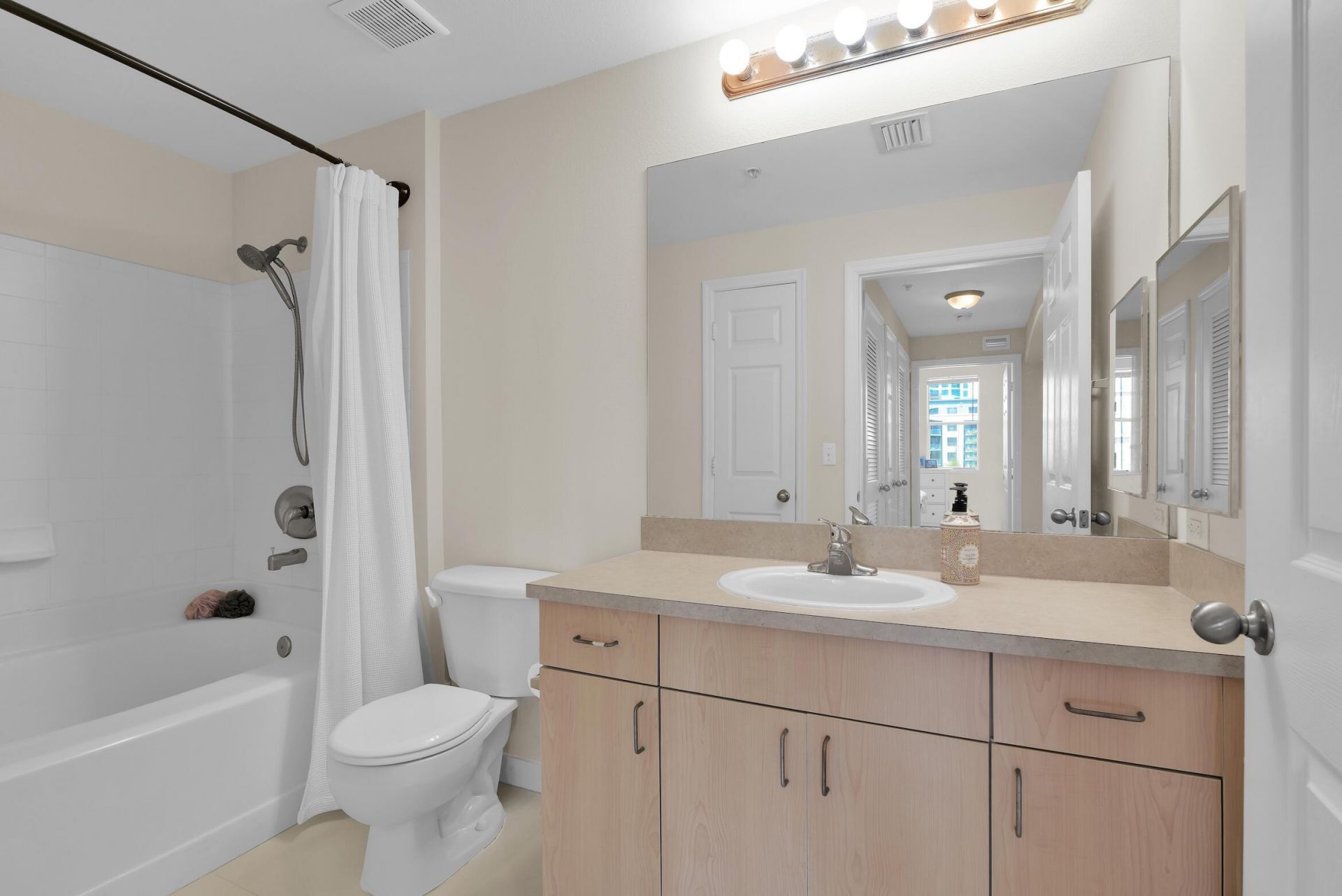 533 NE 3rd Avenue, Fort Lauderdale, FL 33301 Photo