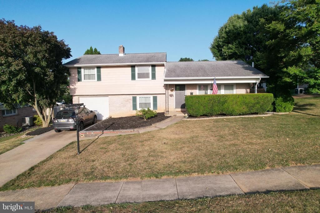19 W SHORE DRIVE, CAMP HILL, PA 17011