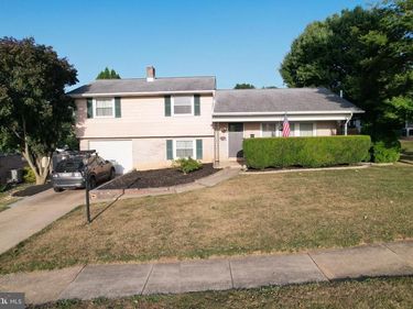 19 W SHORE DRIVE, CAMP HILL, PA 17011