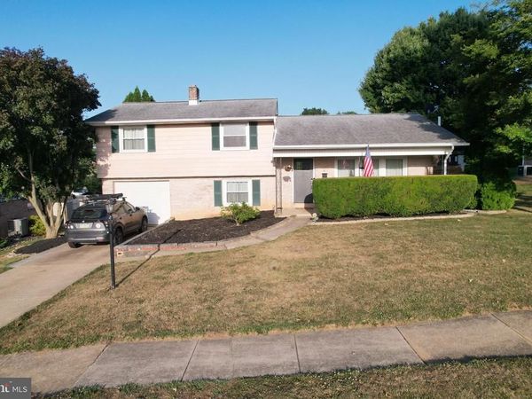 19 W SHORE DRIVE, CAMP HILL, PA 17011