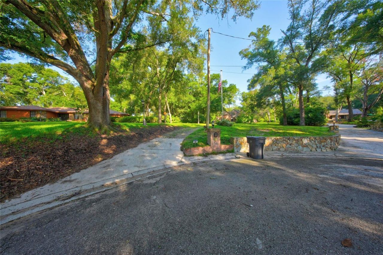 908 Oak Hollow Place , Brandon, FL 33510 Photo