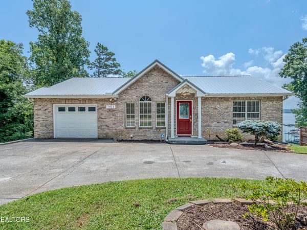 1413 Highway 139 , Dandridge, TN 37725
