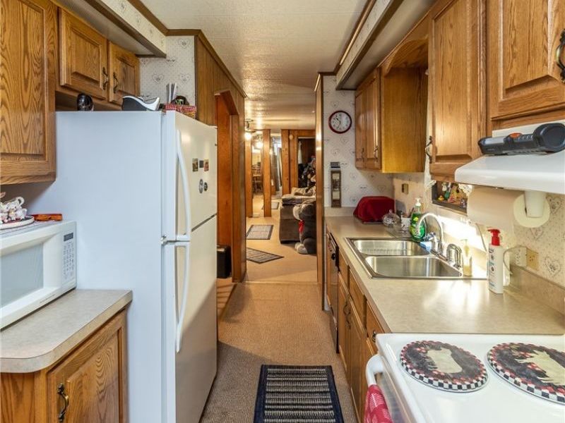 43 Parkway Drive, Olmsted Township, OH 44138 Photo 14