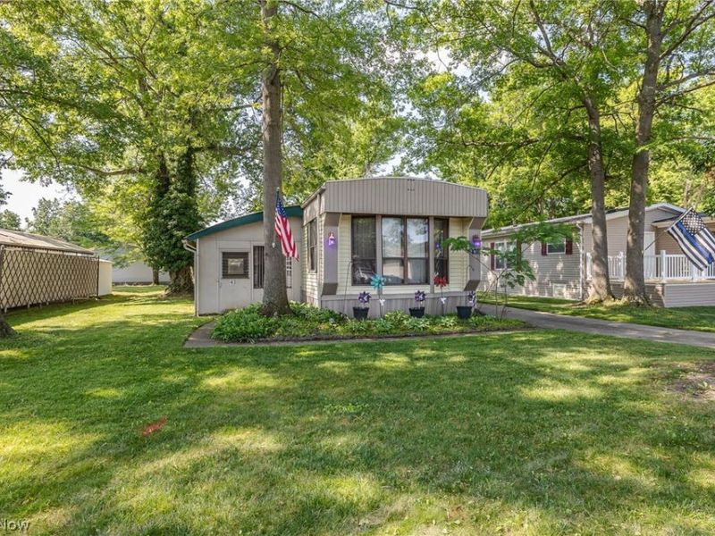 43 Parkway Drive, Olmsted Township, OH 44138 Photo 2