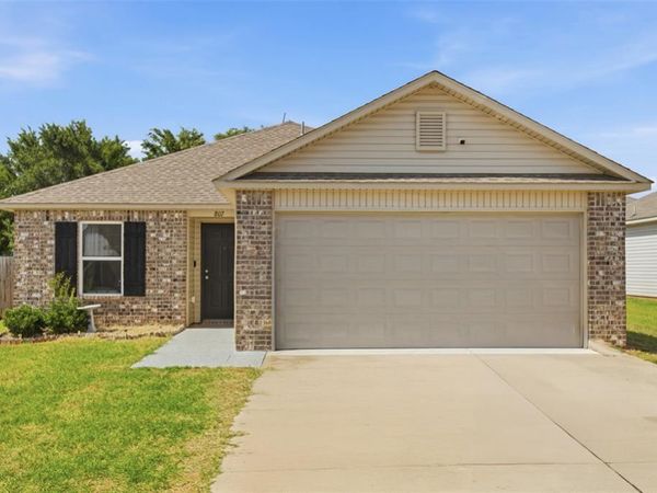 807 W Judy Street, Mustang, OK 73064