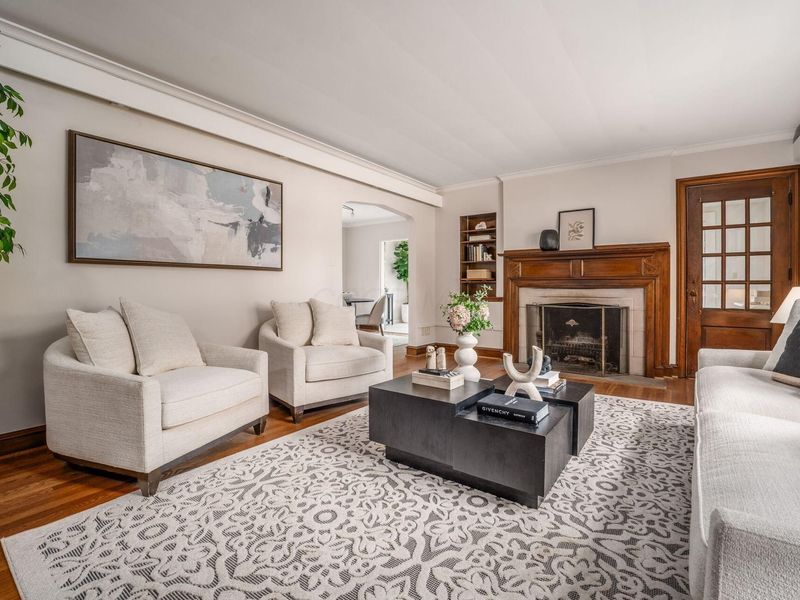 870 Euclaire Avenue, Columbus, OH 43209 Photo 4