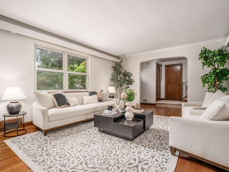 870 Euclaire Avenue, Columbus, OH 43209 Photo 6
